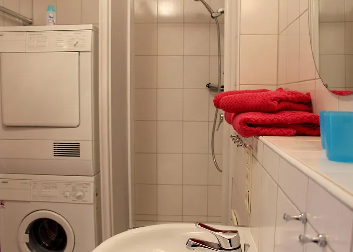 Am Muehlkanal - Schoen Gelegen Mit Balkon Und Blick Ins Gruene